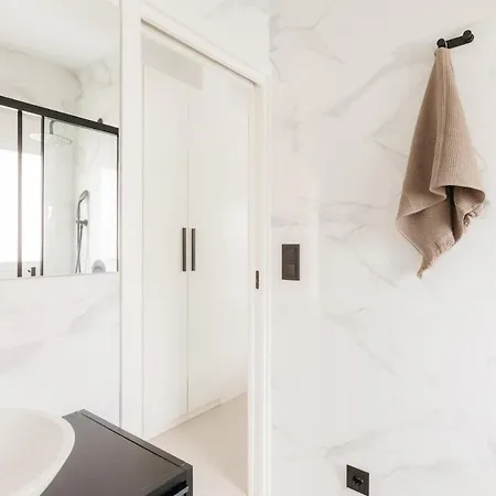 Spacious With Private Pool & Garden For 4 Dom wakacyjny