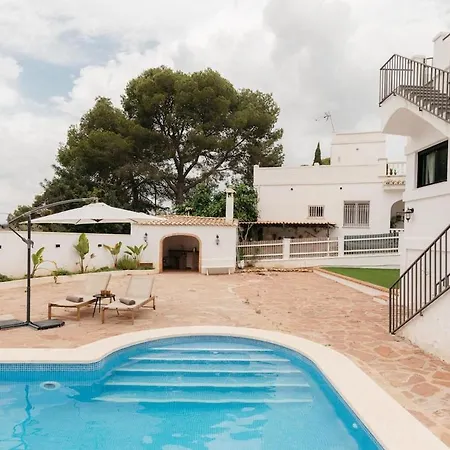Spacious With Private Pool & Garden For 4 Partida de La Cañada