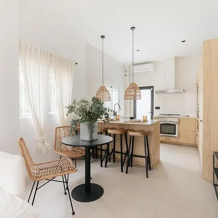 Spacious With Private Pool & Garden For 4 Partida de La Cañada