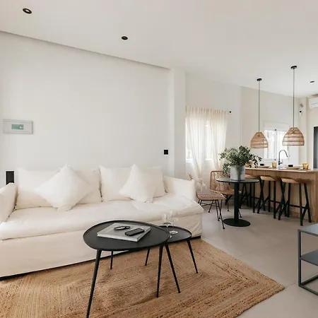 Spacious With Private Pool & Garden For 4 *
