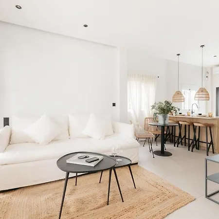 Spacious With Private Pool & Garden For 4