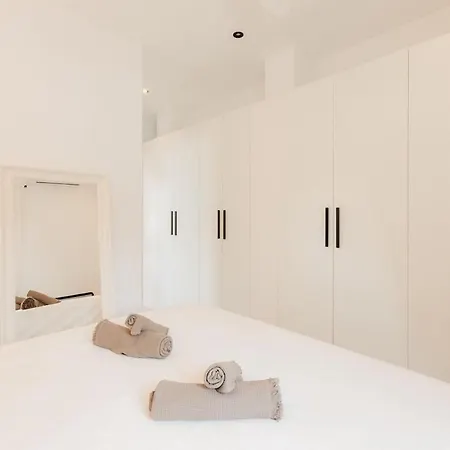 Spacious With Private Pool & Garden For 4