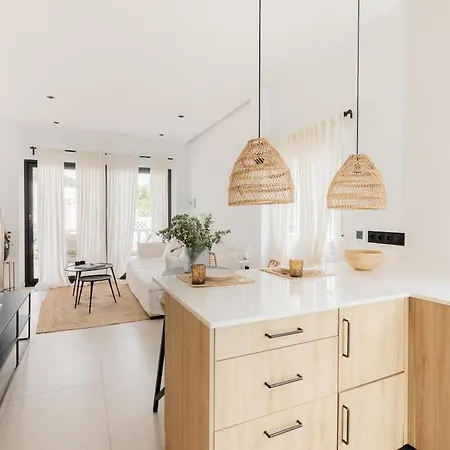 Dom wakacyjny Spacious With Private Pool & Garden For 4