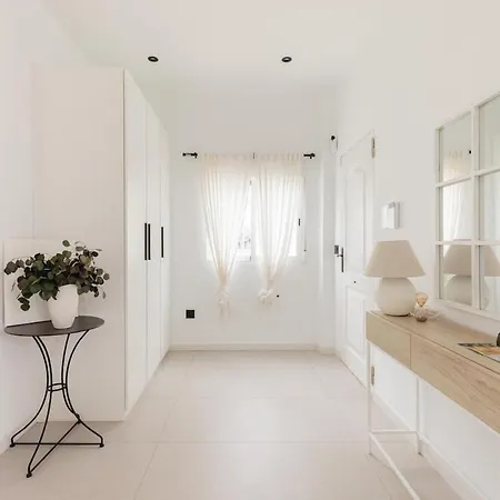 Spacious With Private Pool & Garden For 4 Partida de La Cañada