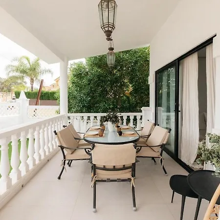 Dom wakacyjny Spacious With Private Pool & Garden For 4 Partida de La Cañada