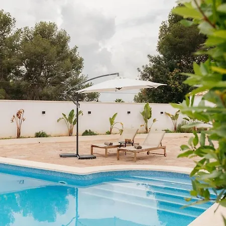 Spacious With Private Pool & Garden For 4 Dom wakacyjny *