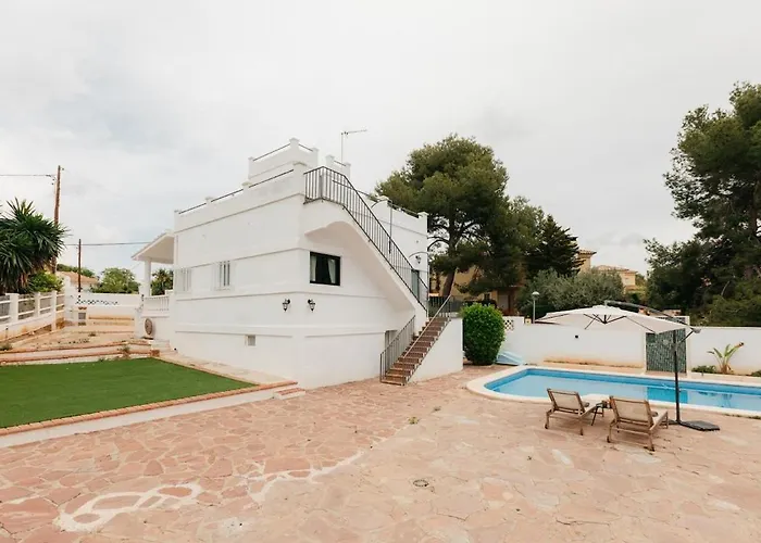 Holiday home Spacious With Private Pool & Garden For 4 *
